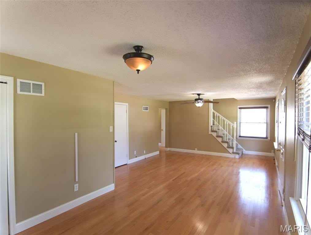 439 Caroline Ave - Photo 7 of 19