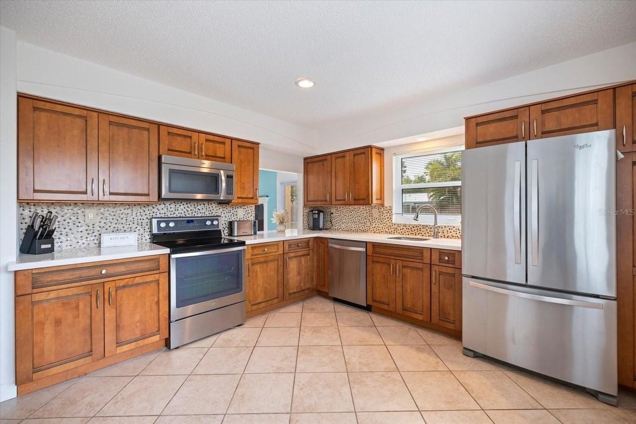 818 Plum Tree Ln - Photo 4 of 42