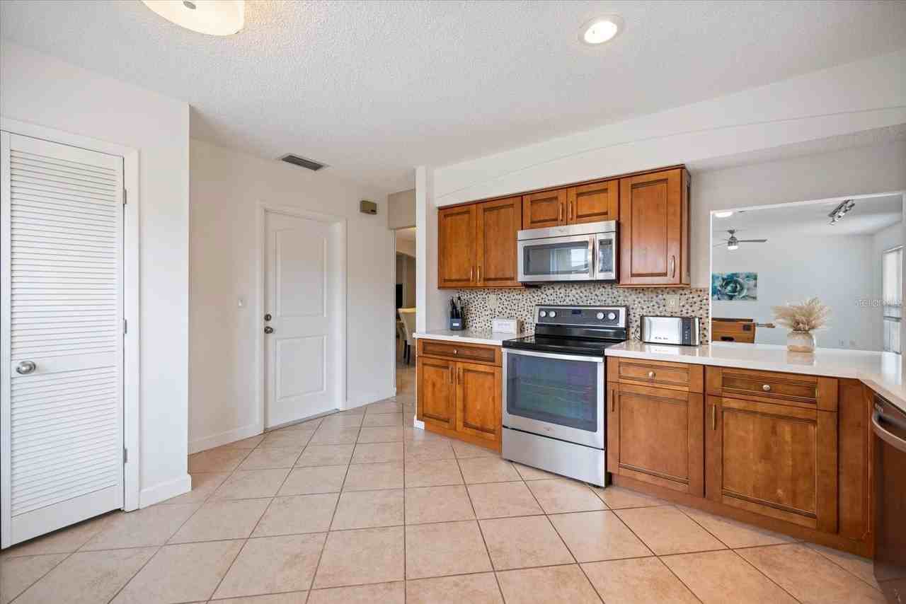 818 Plum Tree Ln - Photo 5 of 42