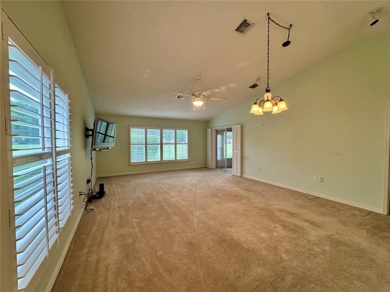 549 Golfview Ct - Photo 7 of 27