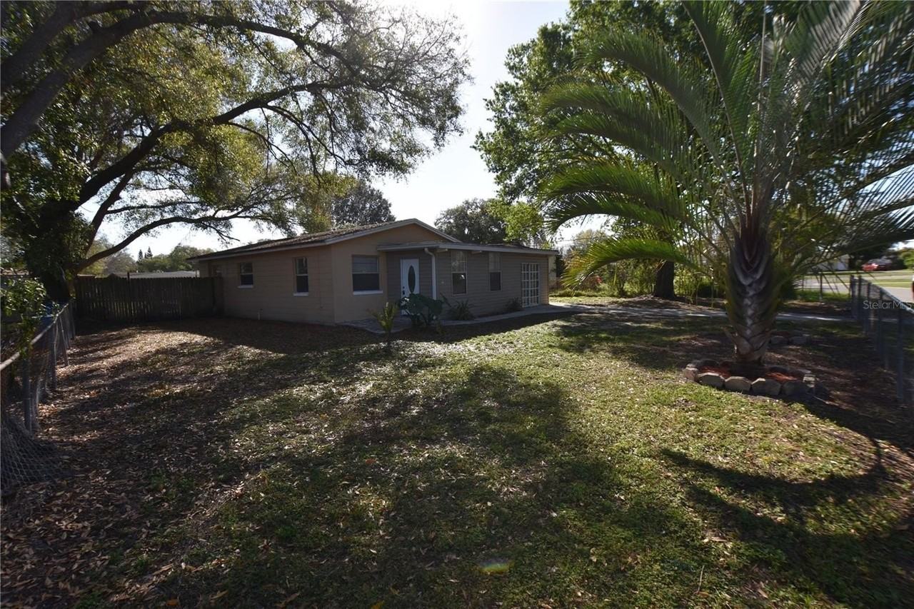 105 Flamingo Dr - Photo 3 of 28