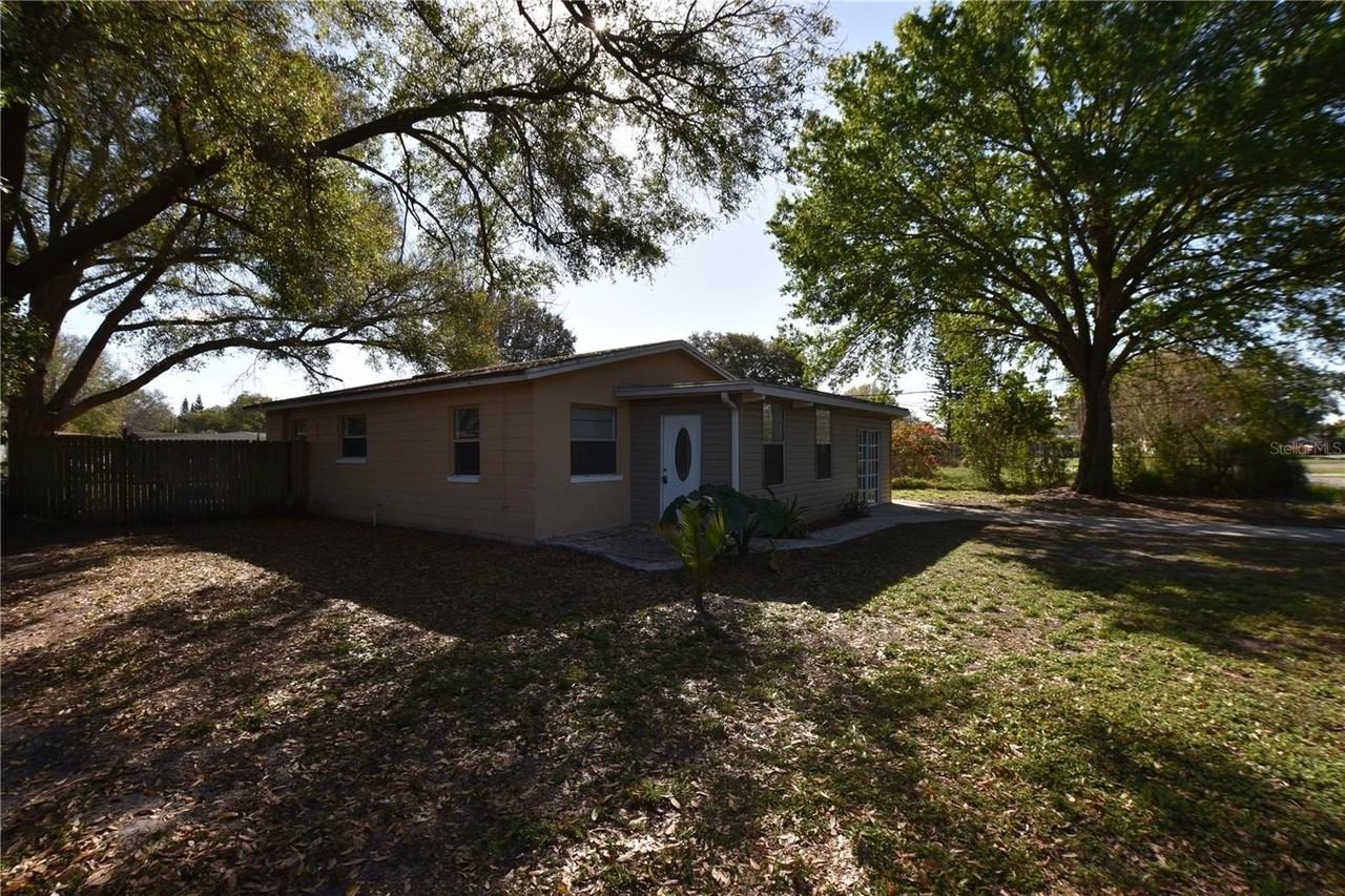 105 Flamingo Dr - Photo 4 of 28