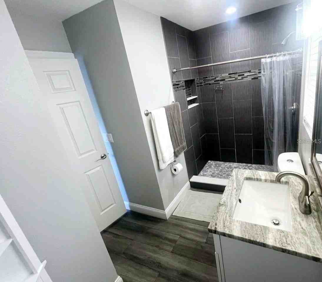 4803 Roush Ave - Photo 2 of 4