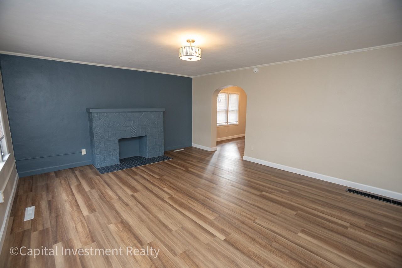 1120 E Mccarty St #1 - Photo 3 of 25