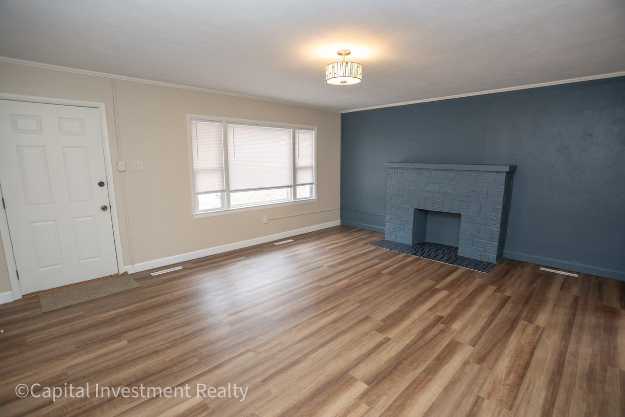 1120 E Mccarty St #1 - Photo 4 of 25