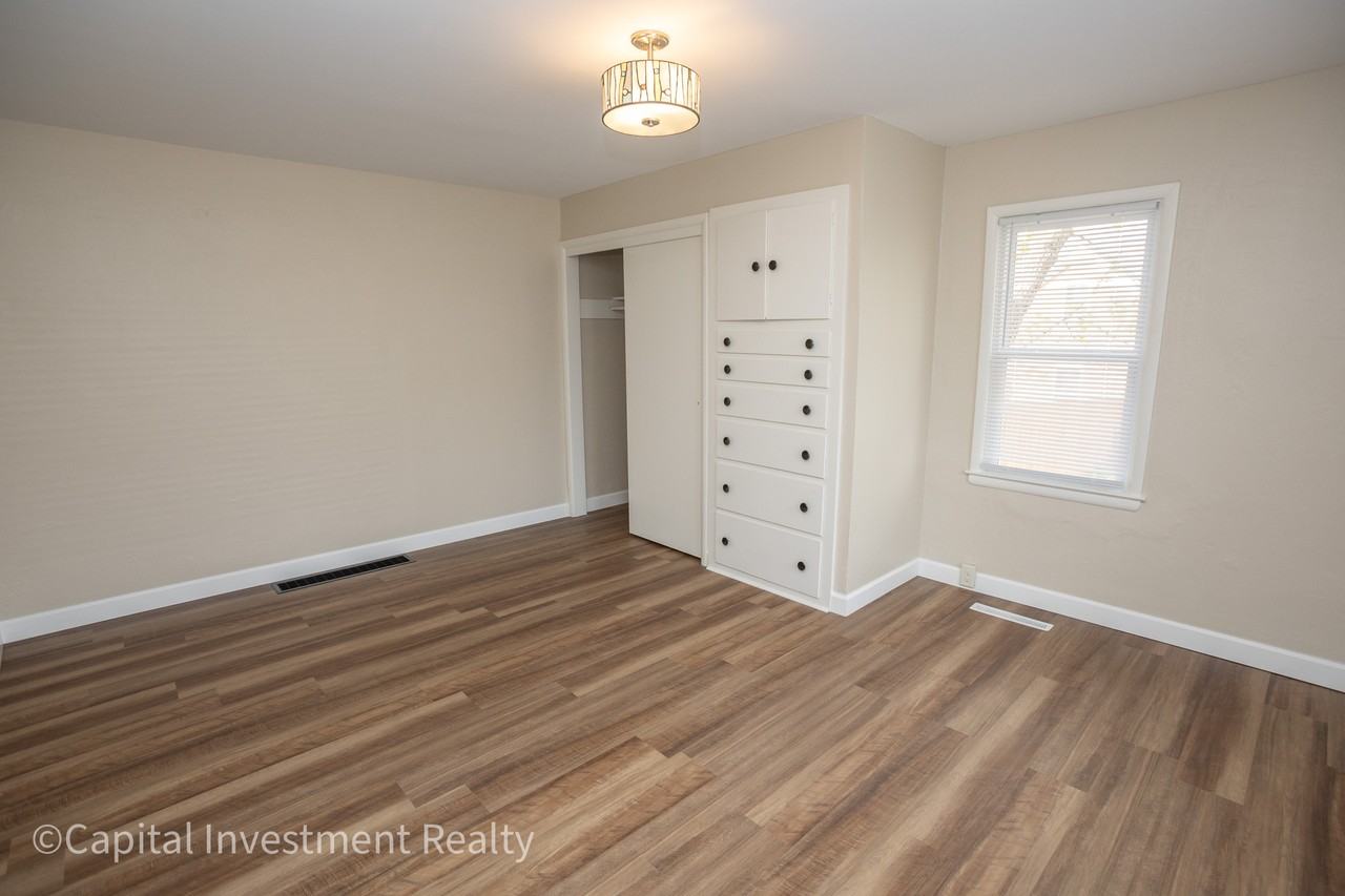 1120 E Mccarty St #1 - Photo 5 of 25