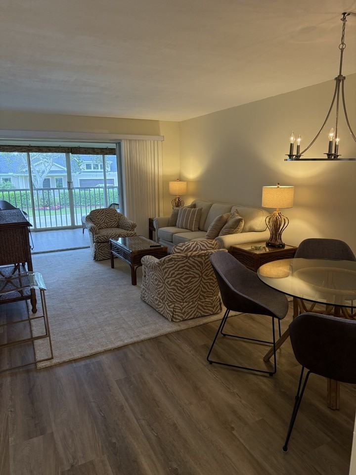 1900 Alamanda Dr #202 - Photo 5 of 27