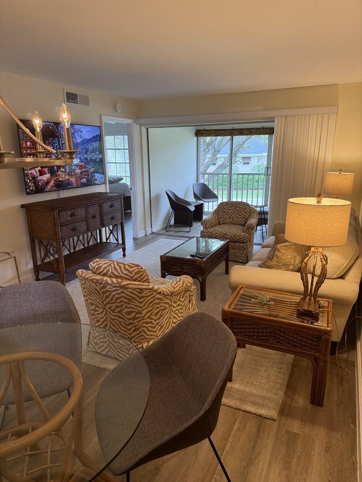1900 Alamanda Dr #202 - Photo 7 of 27