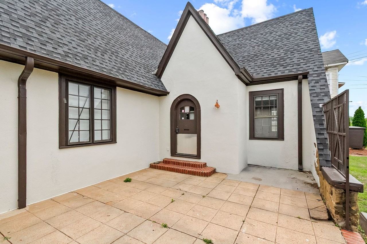 1304 Riverside Dr - Photo 3 of 50