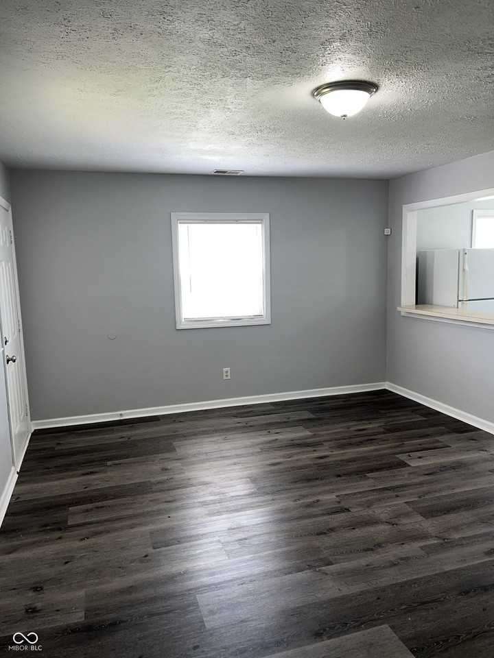 2226 N Kenyon St - Photo 4 of 17