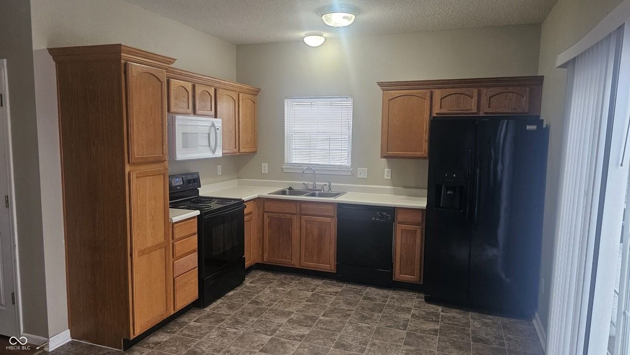 15385 Dry Creek Rd - Photo 2 of 9