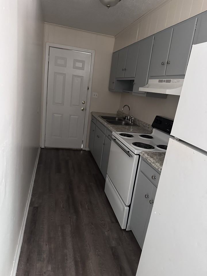 4012 Camellia Dr - Photo 3 of 5