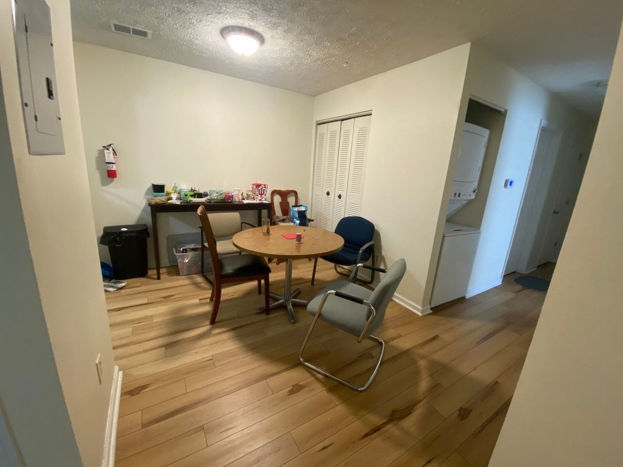 3200 E John Hinkle Pl Apt B - Photo 3 of 17