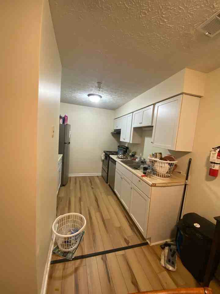 3200 E John Hinkle Pl Apt B - Photo 4 of 17