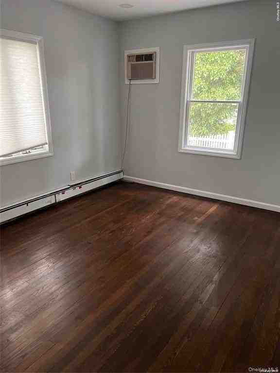80 Ellen St - Photo 6 of 13