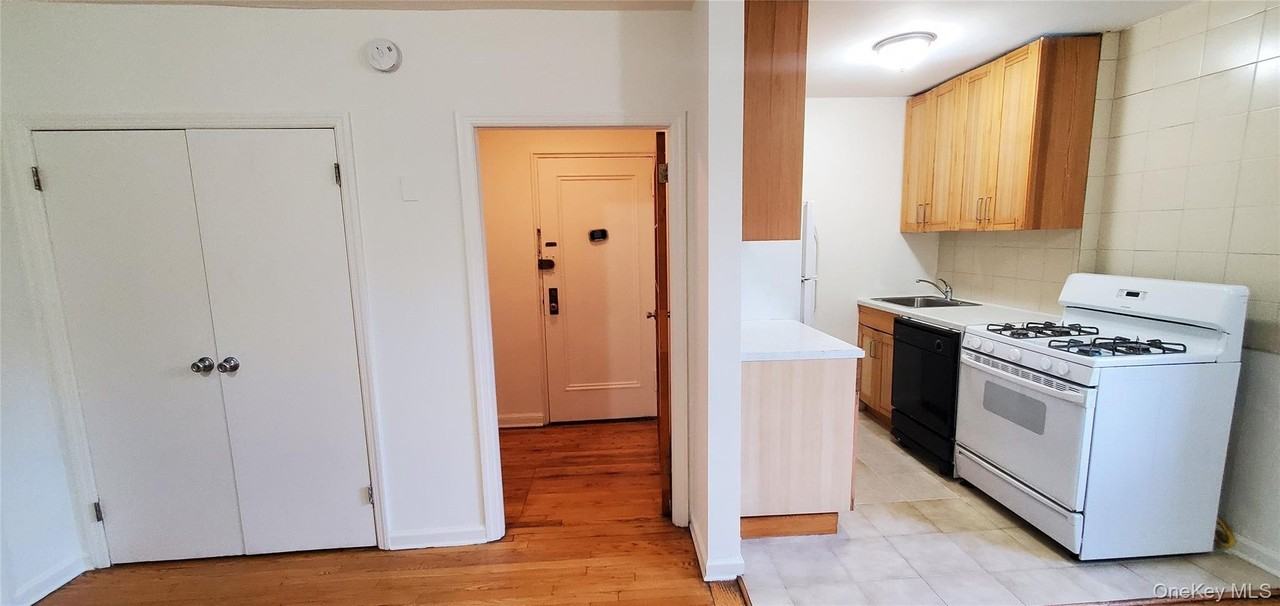 10235 64th Rd #3K - Photo 3 of 11