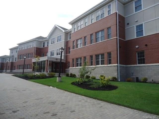 77 Quaker Ave #111 - Photo 4 of 17
