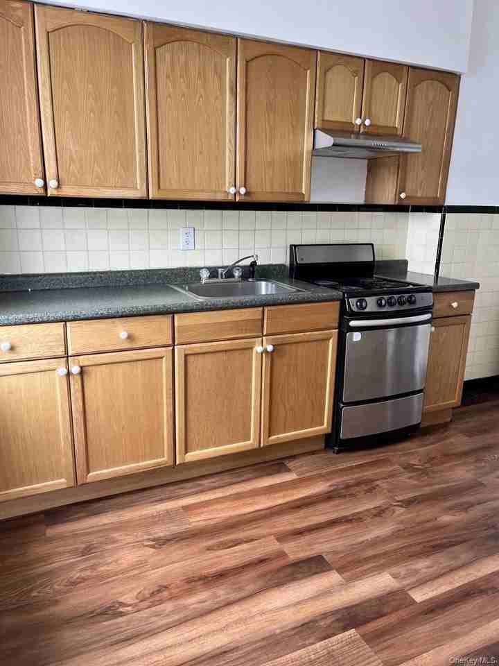 23 Hillside Ave - Photo 3 of 10