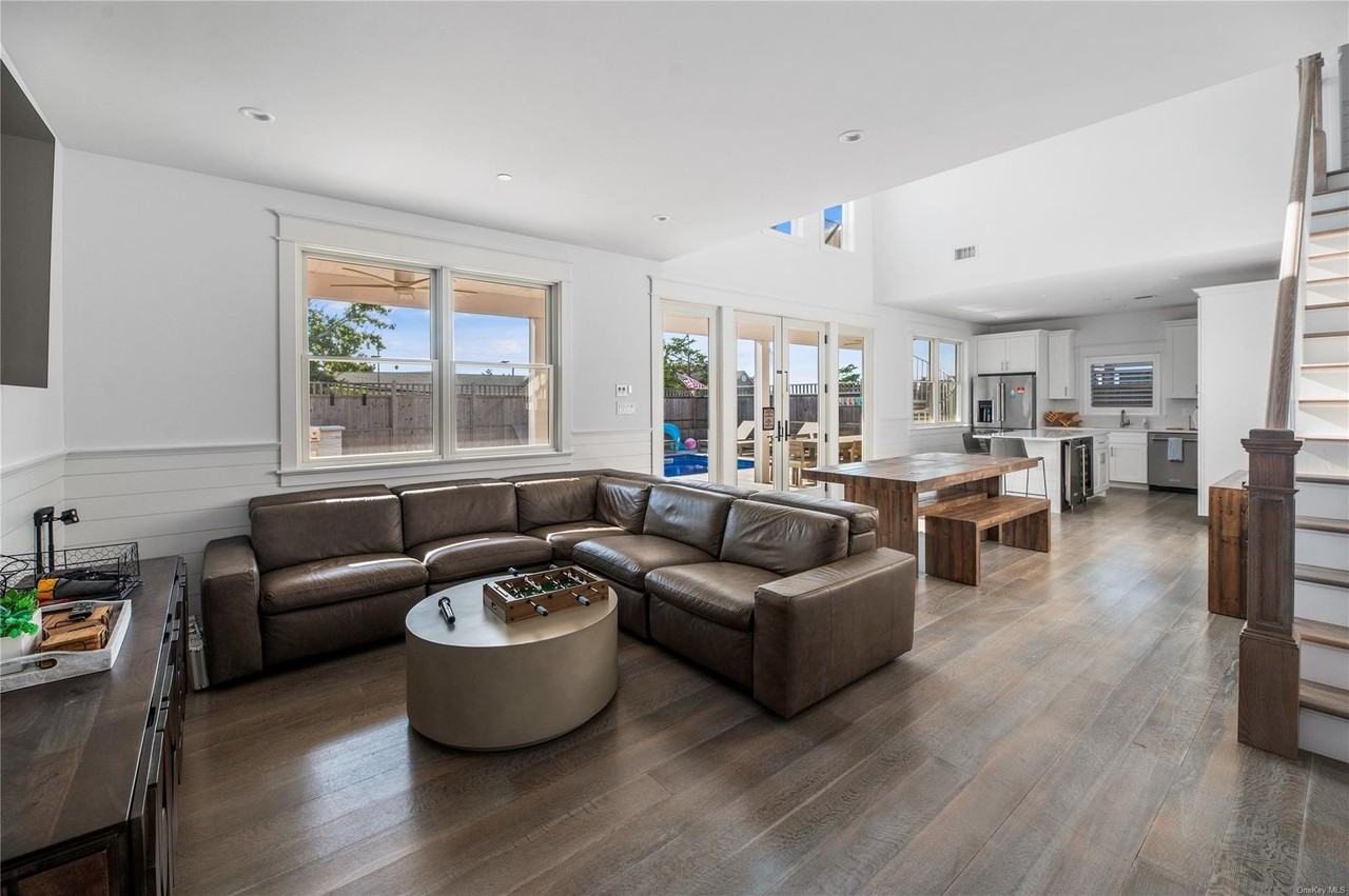 335 Surf Rd - Photo 2 of 12