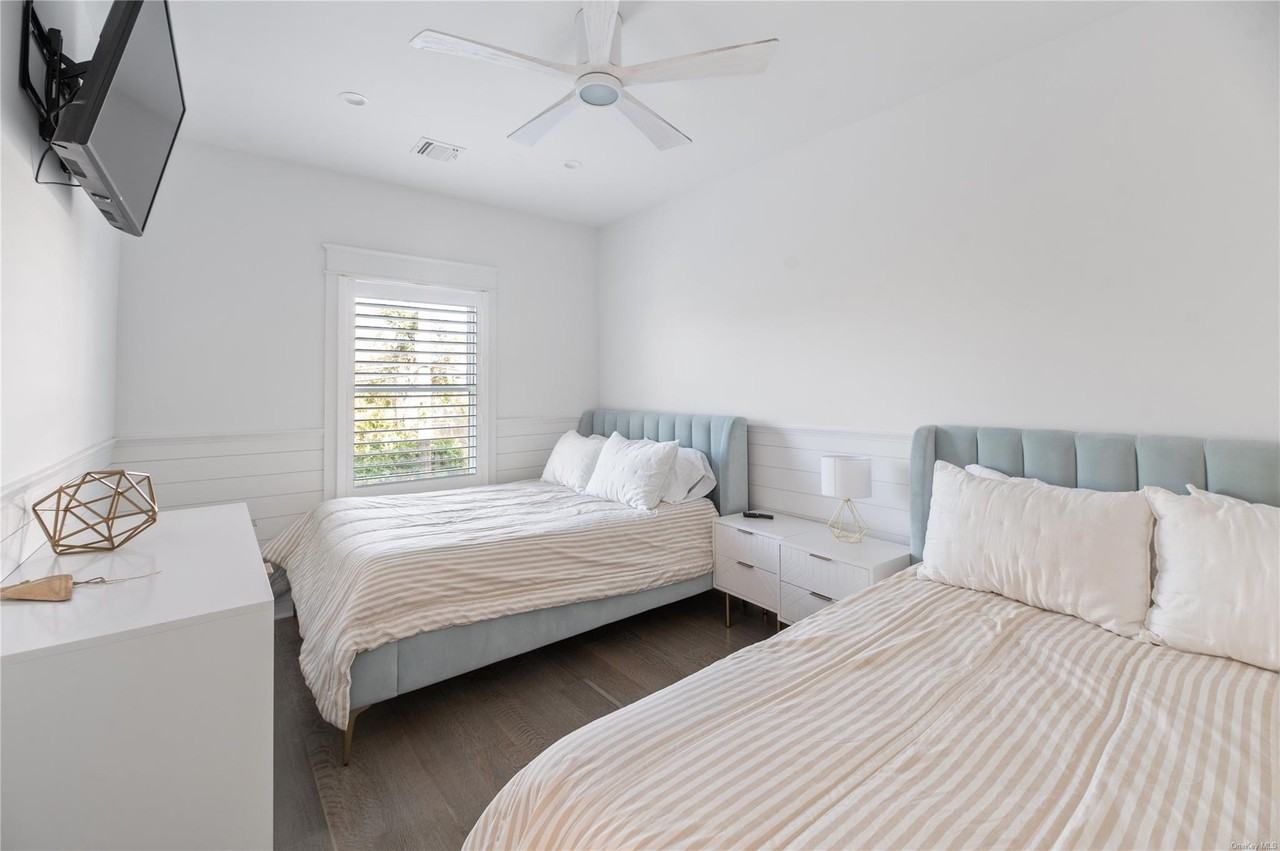 335 Surf Rd - Photo 4 of 12