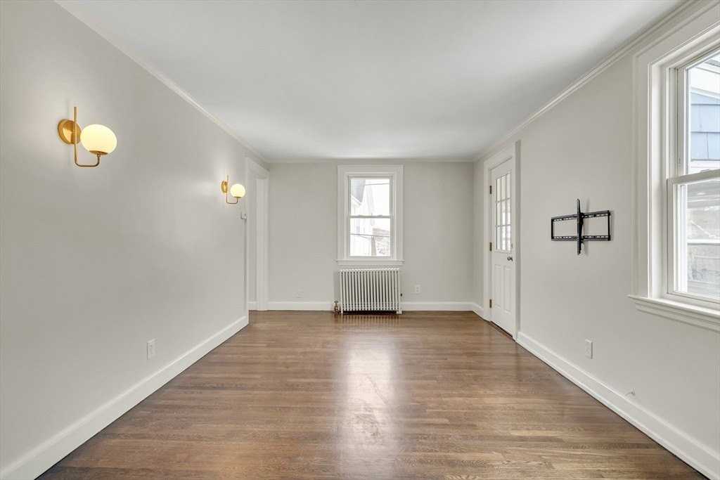 19 Fairview Ave #B - Photo 2 of 36
