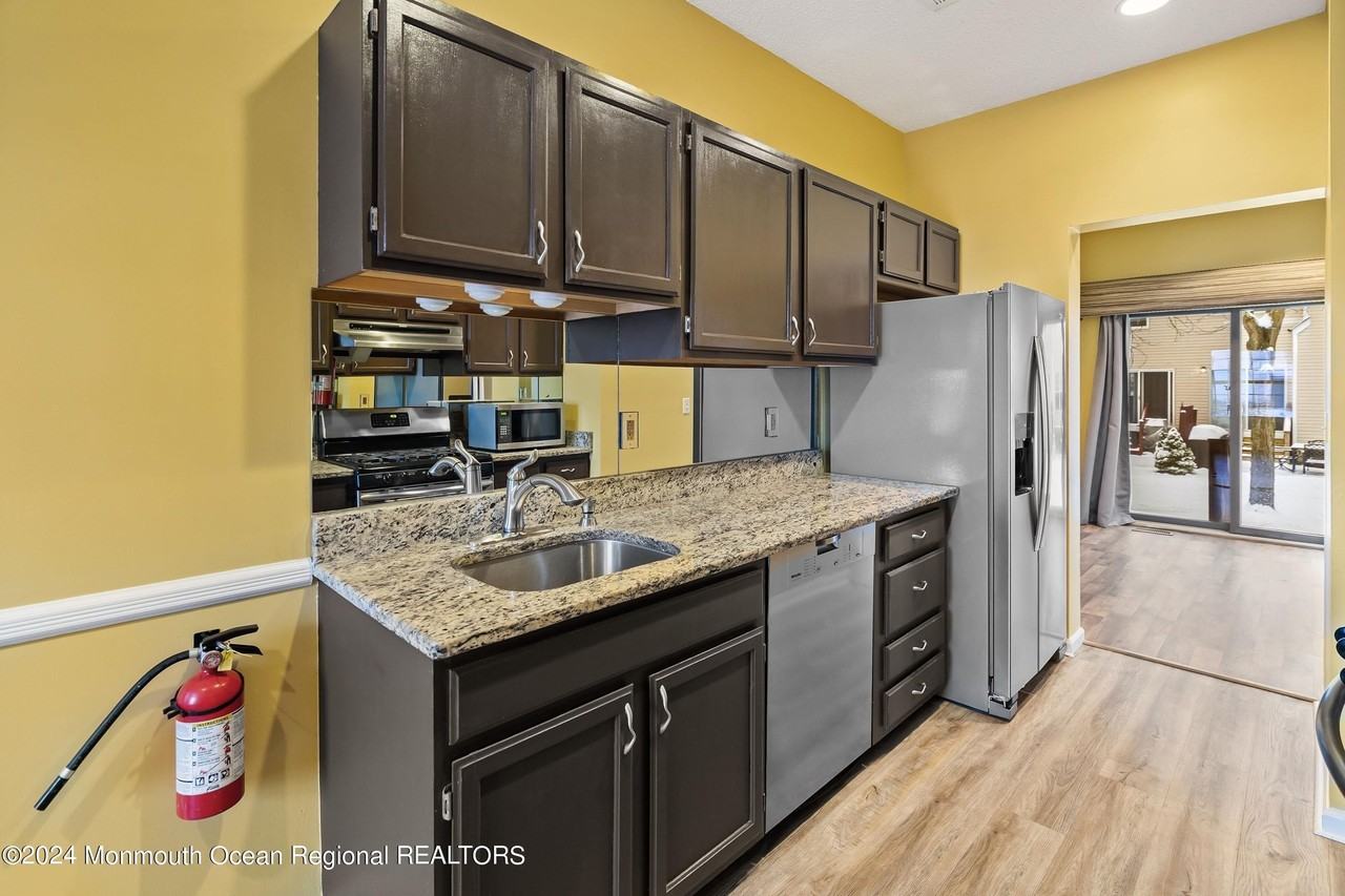 707 Hatchery Ct - Photo 5 of 34