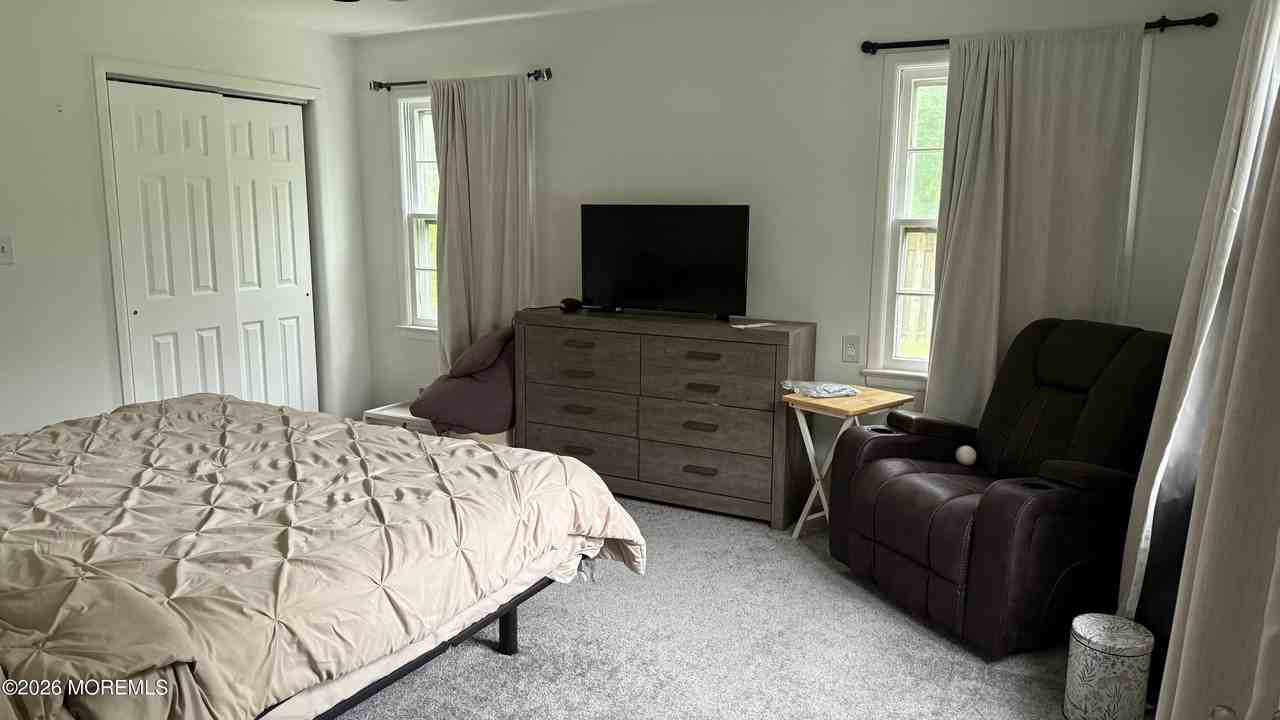 500 Freehold St - Photo 3 of 13
