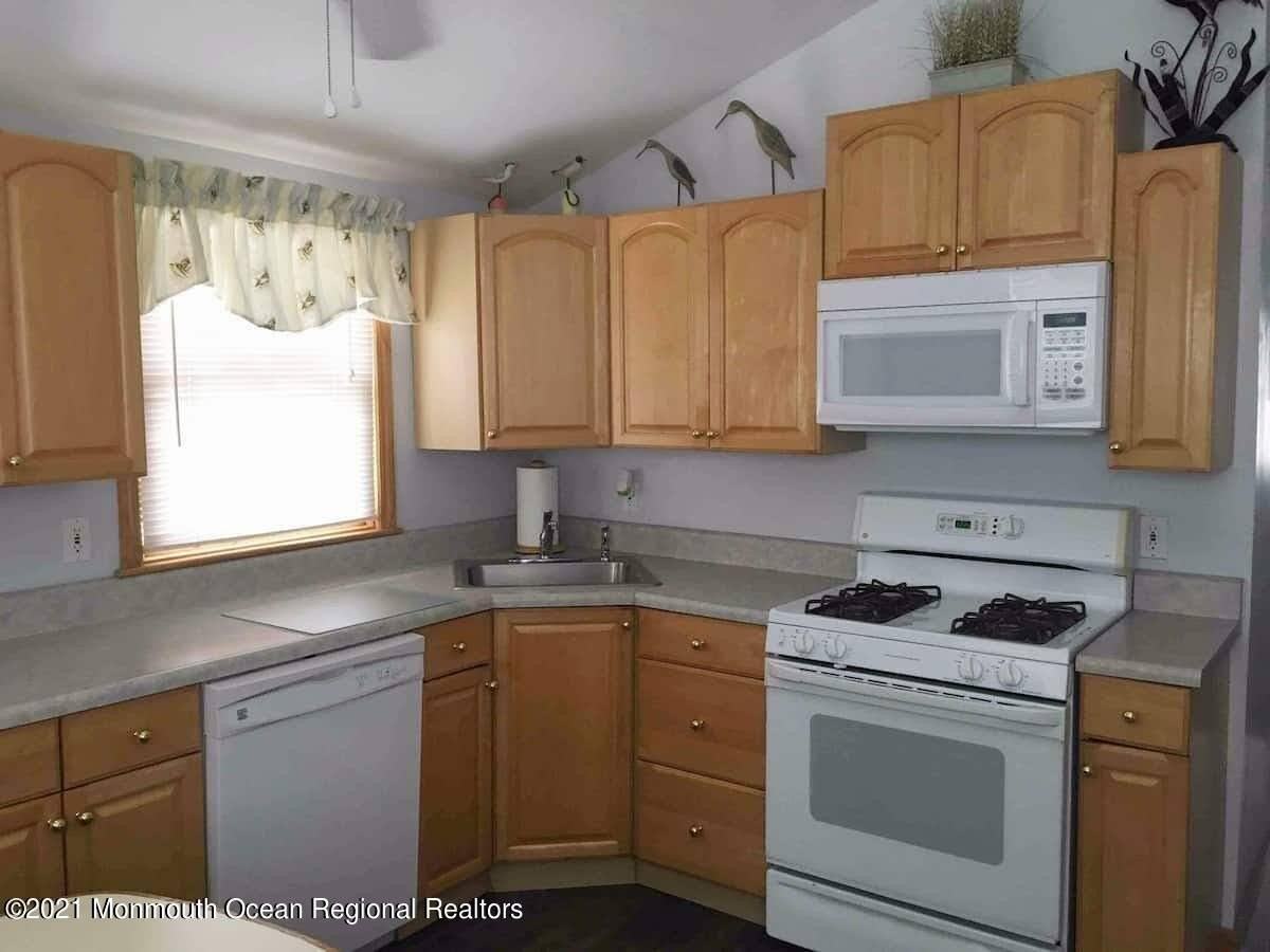 61 Fielder Ave - Photo 3 of 13