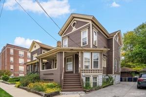 featured image of 325 E Chicago St #2
