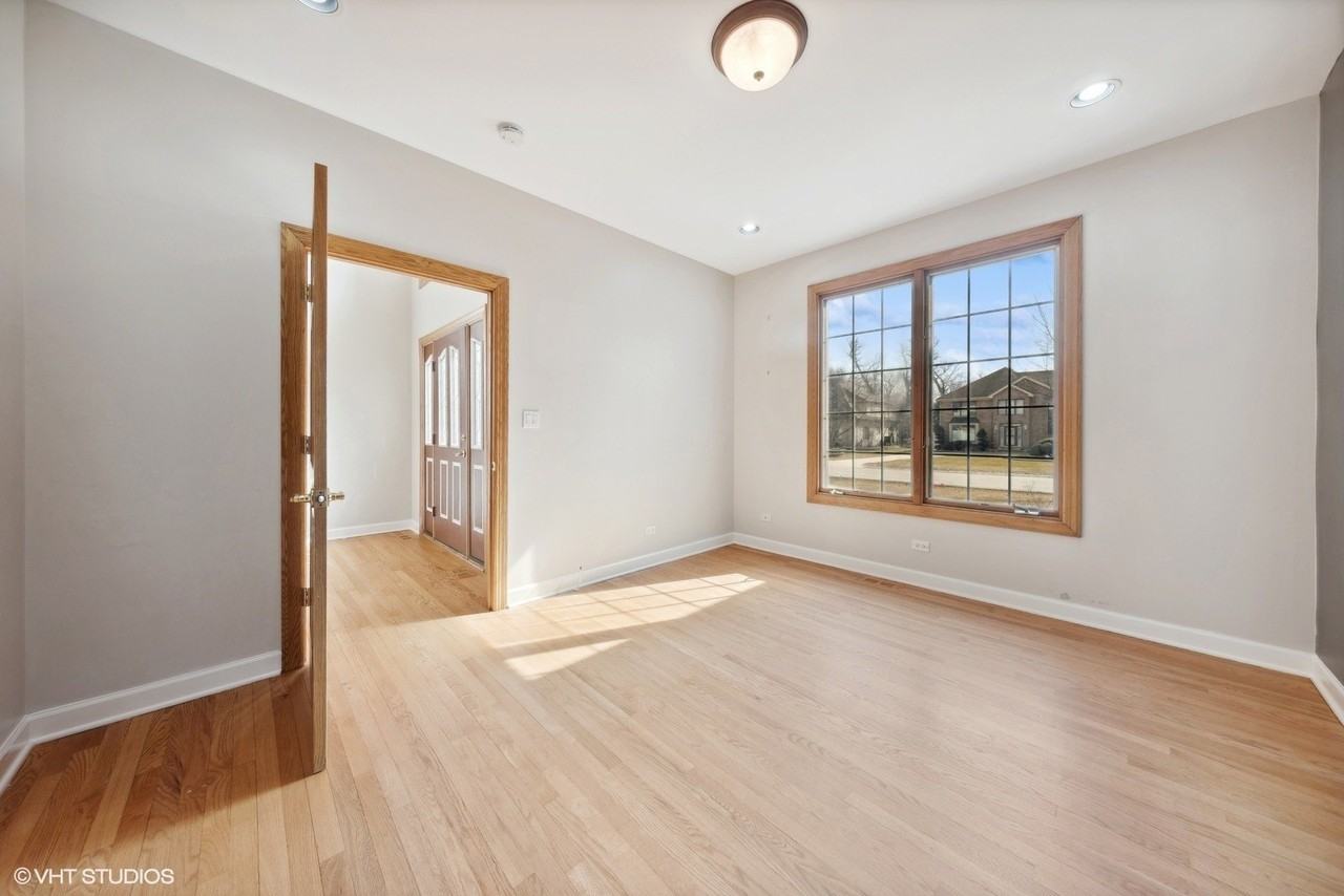 17W234 Massel Ct - Photo 3 of 31