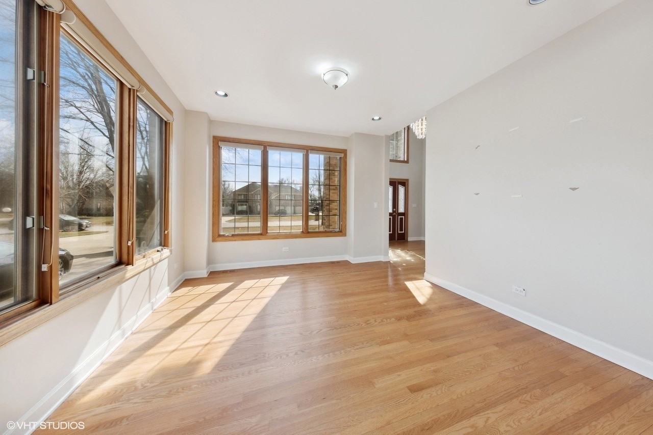 17W234 Massel Ct - Photo 4 of 31