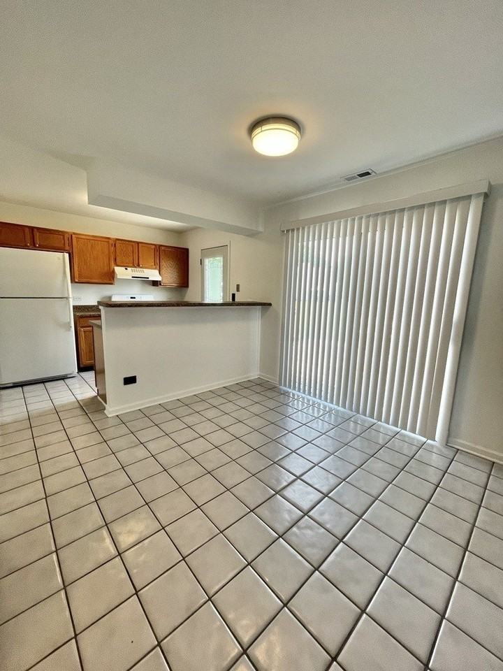 413 Lauren Ln - Photo 4 of 20