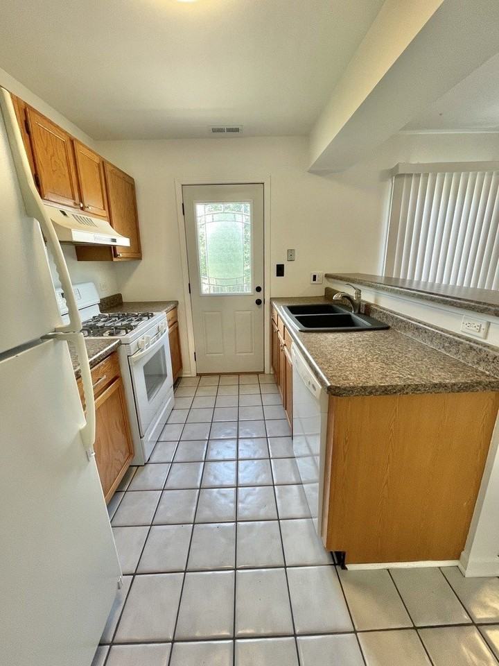 413 Lauren Ln - Photo 6 of 20