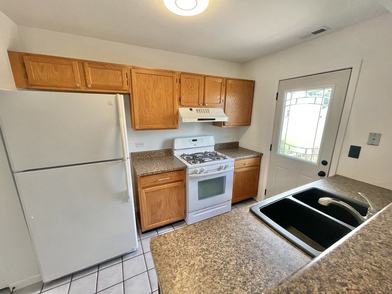413 Lauren Ln - Photo 7 of 20