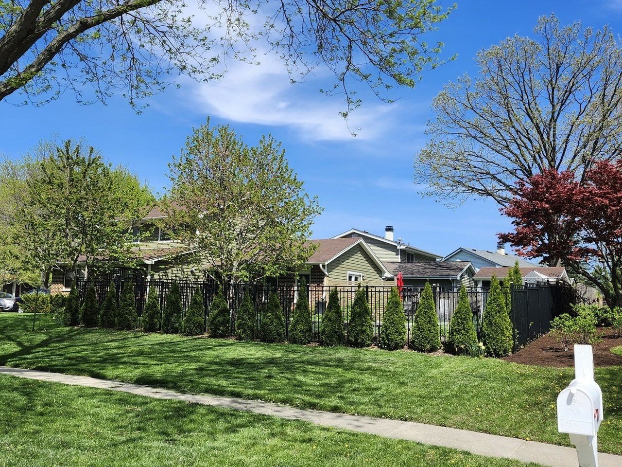 301 Oakbrook Ct - Photo 2 of 46