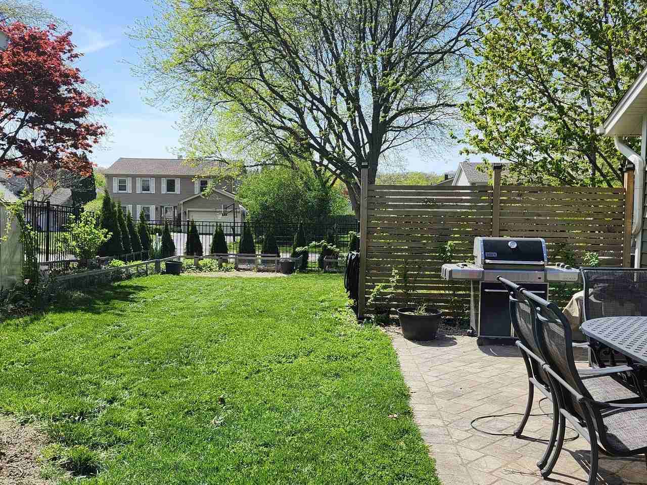 301 Oakbrook Ct - Photo 6 of 46