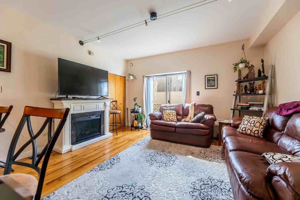 1060 N Hermitage Ave #3 - Photo 4 of 32
