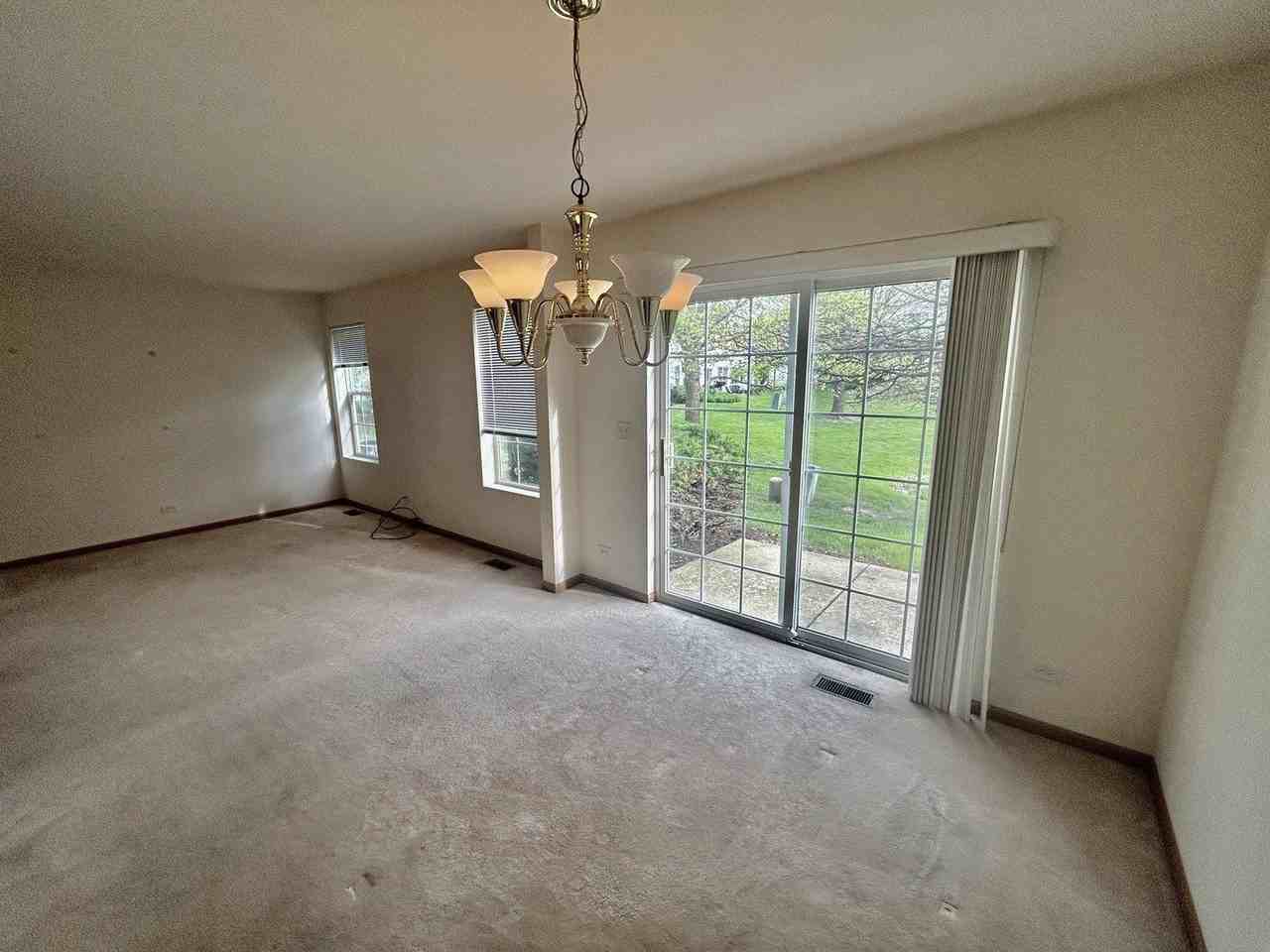 2482 Stoughton Cir - Photo 2 of 12