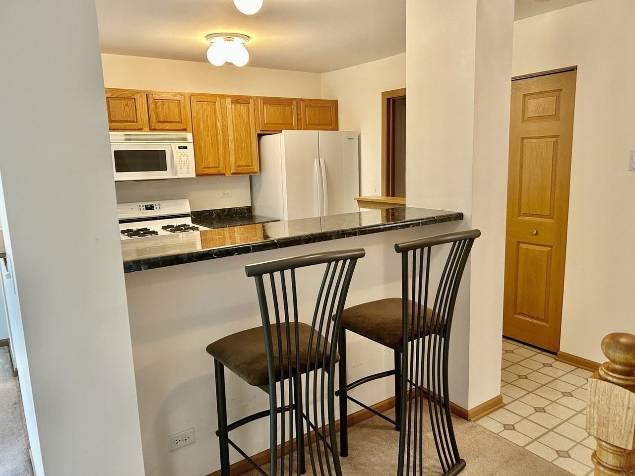 2482 Stoughton Cir - Photo 4 of 12