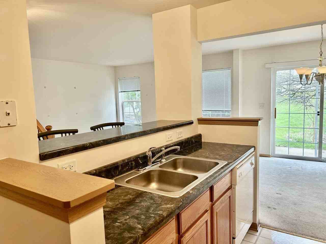 2482 Stoughton Cir - Photo 5 of 12