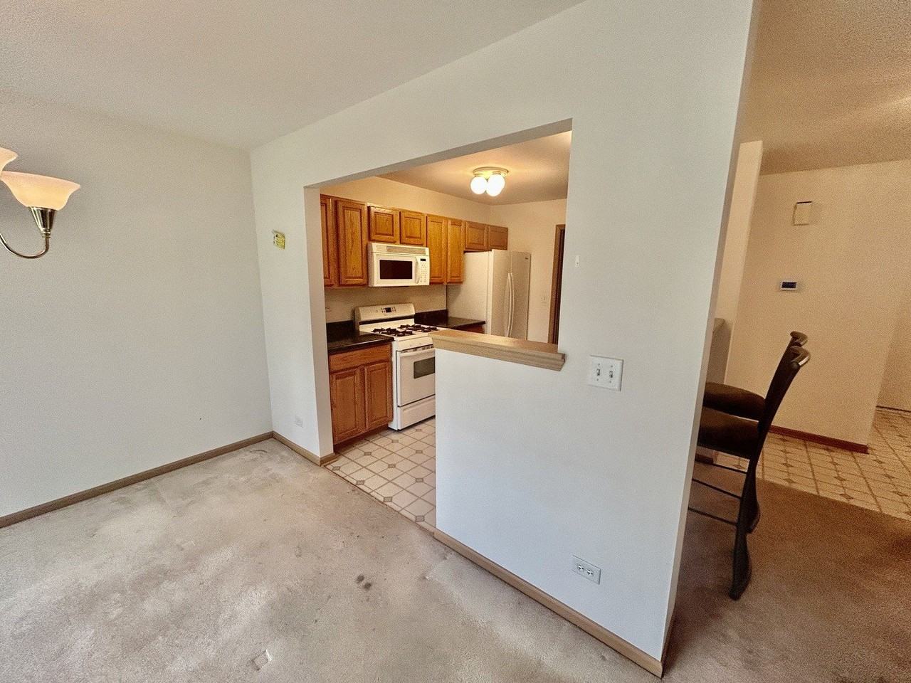 2482 Stoughton Cir - Photo 6 of 12