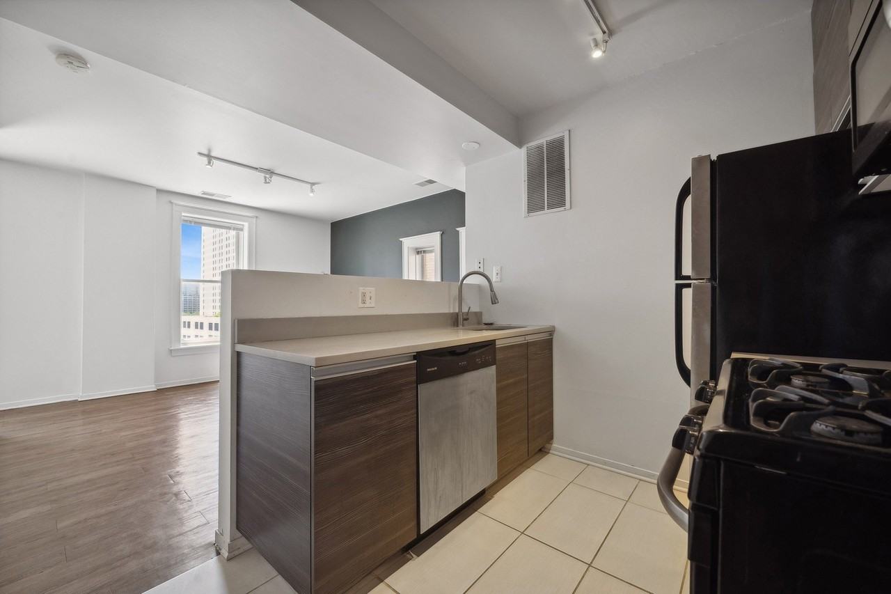 30 E Roosevelt Rd #204 - Photo 2 of 12
