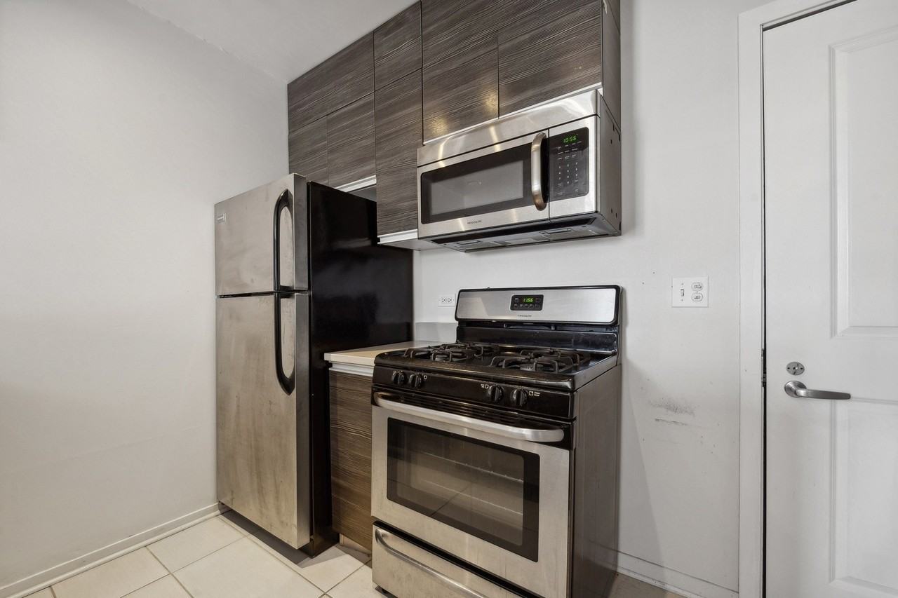 30 E Roosevelt Rd #204 - Photo 3 of 12