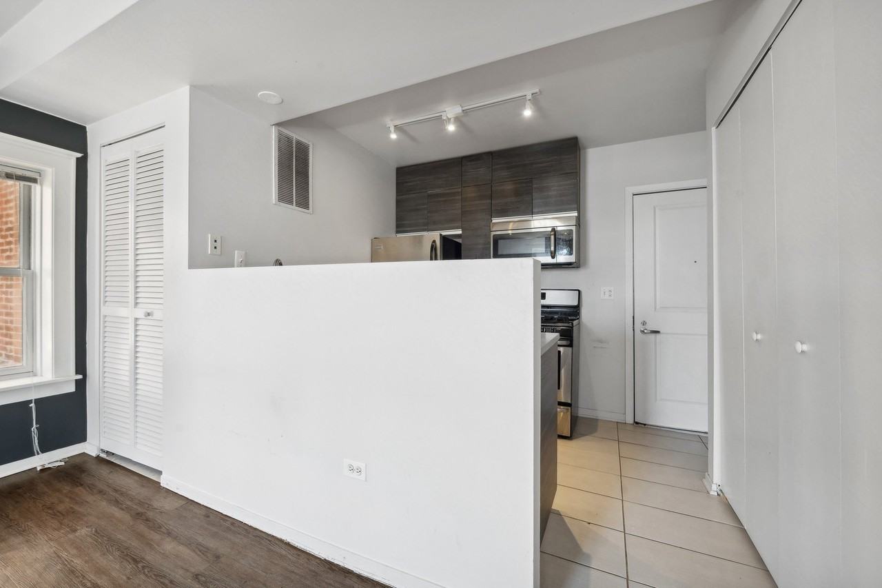 30 E Roosevelt Rd #204 - Photo 4 of 12