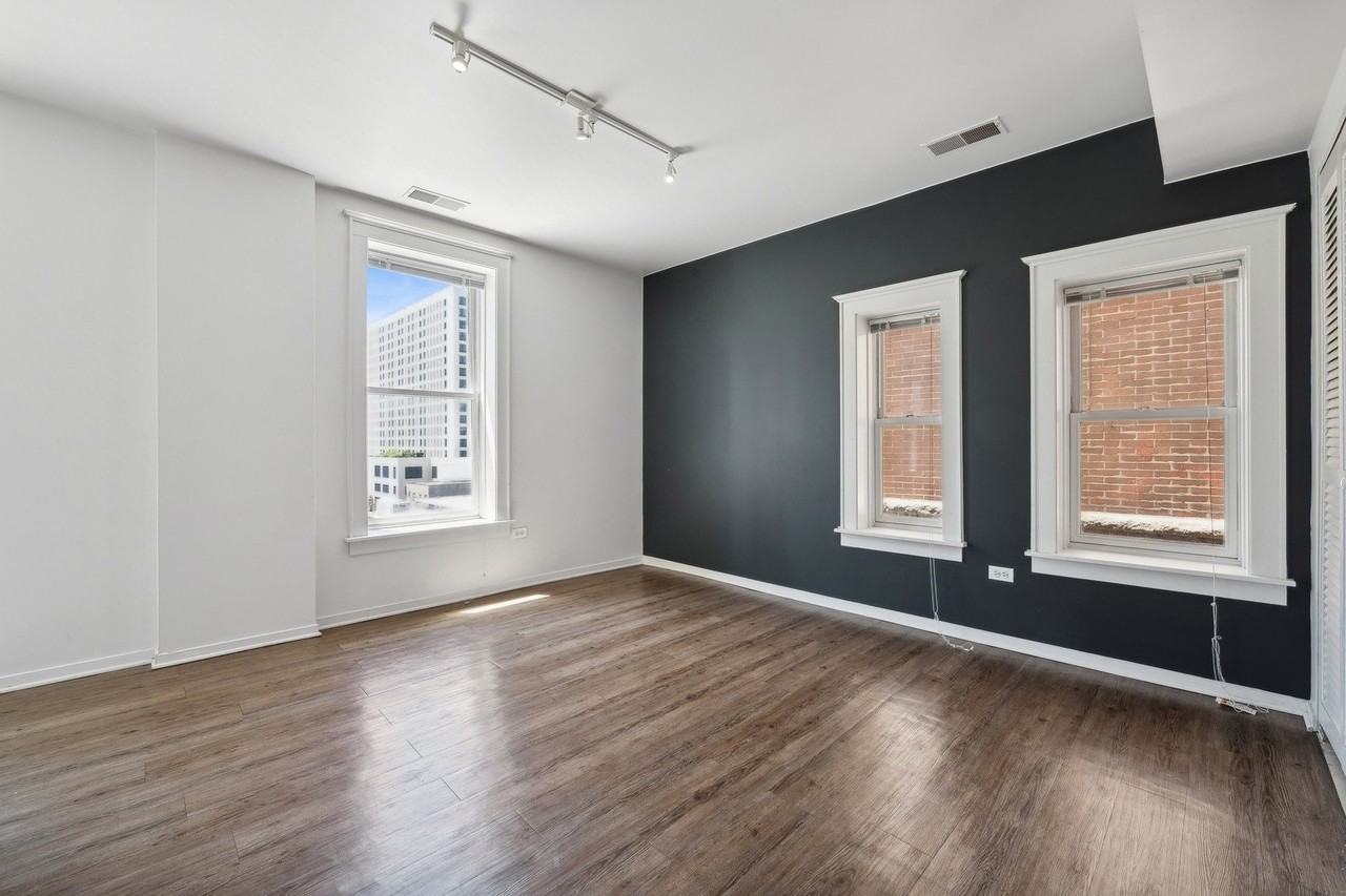 30 E Roosevelt Rd #204 - Photo 5 of 12