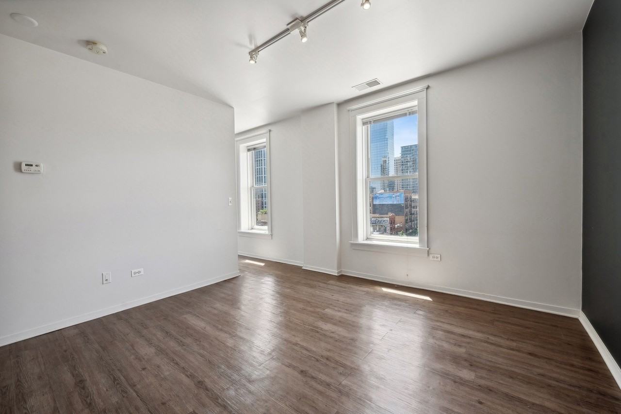 30 E Roosevelt Rd #204 - Photo 6 of 12