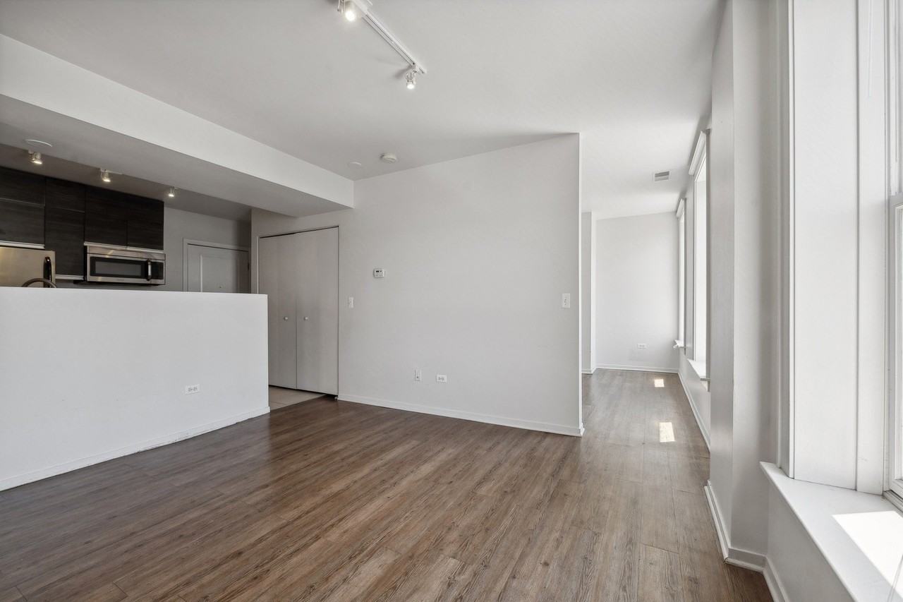 30 E Roosevelt Rd #204 - Photo 7 of 12