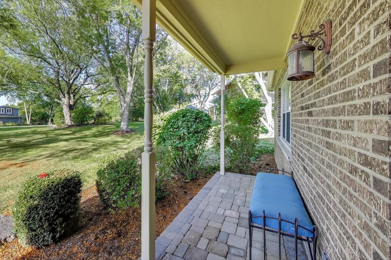 21301 N Woodland Ave - Photo 2 of 41