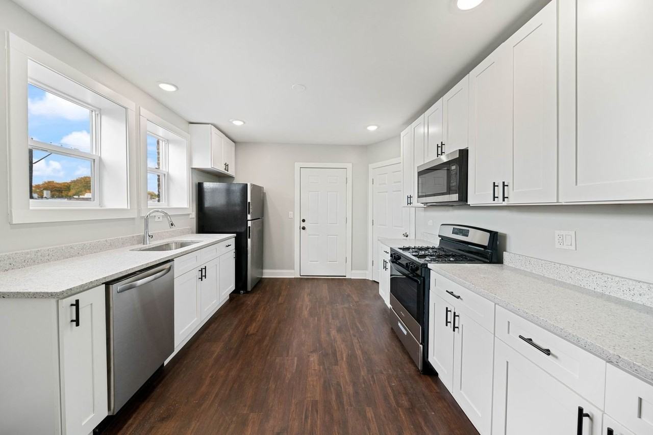 5426 W Jackson Blvd #1 - Photo 3 of 10