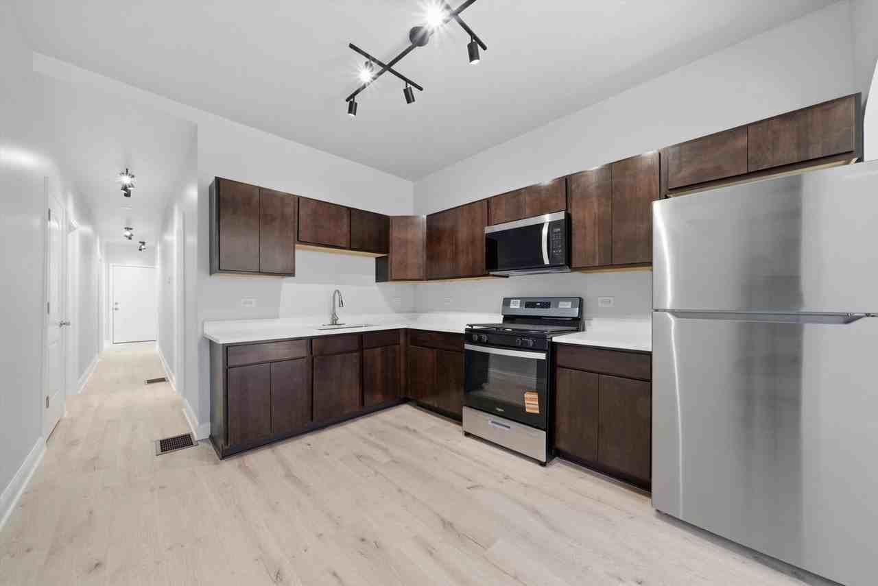 541 N Lawndale Ave #2 - Photo 6 of 13